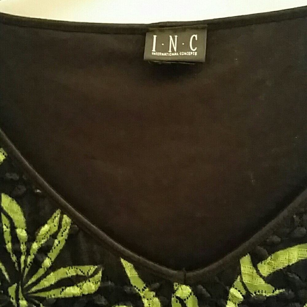 I N C ..V neck Long sleeve Top